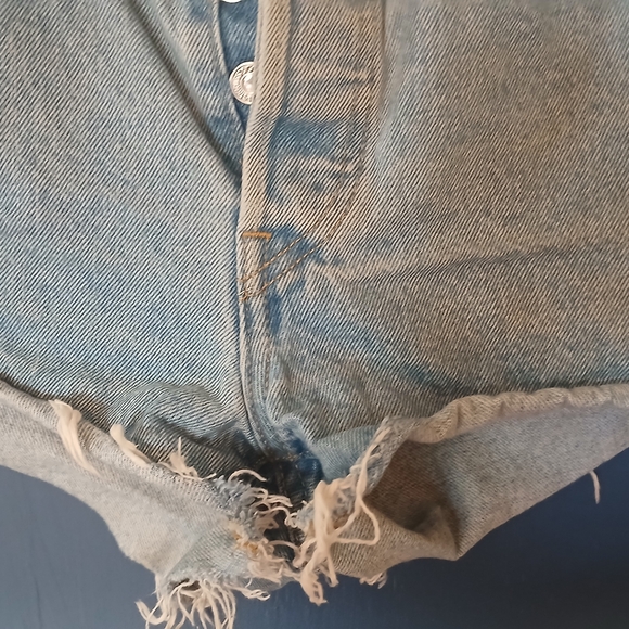 Levi's 501 Light Blue Denim Button-Fly Cutoff Shorts, size small - Picture 2 of 11